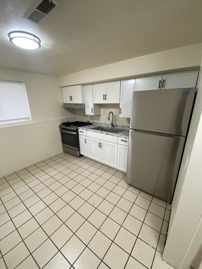 14 Karnes St