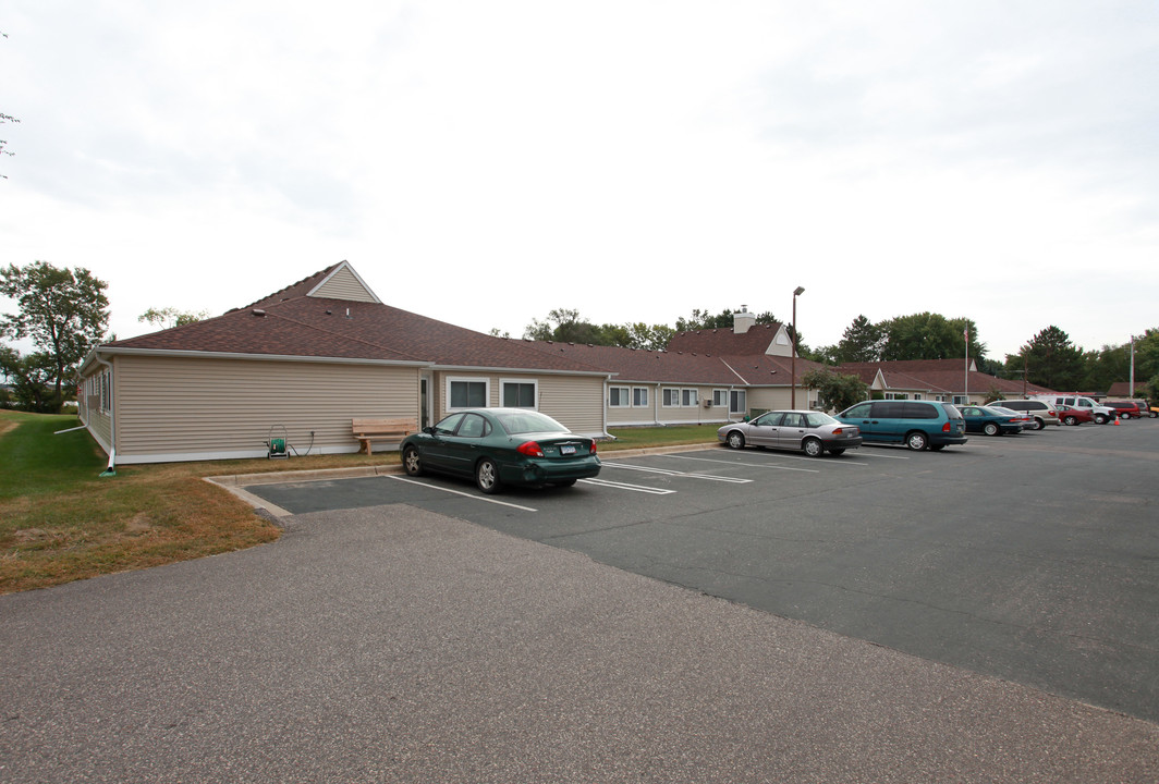 Muller Manor Apartments in Hugo, MN - Building Photo