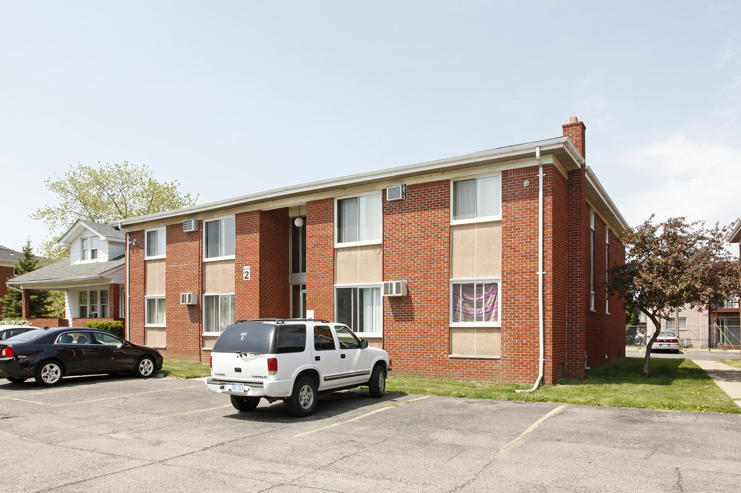 Creekside Apartments in Lincoln Park, MI - Building Photo