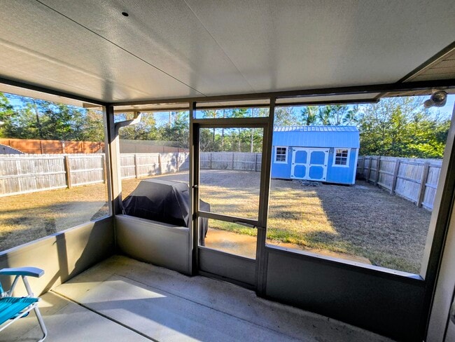 6661 Water St in Navarre, FL - Foto de edificio - Building Photo