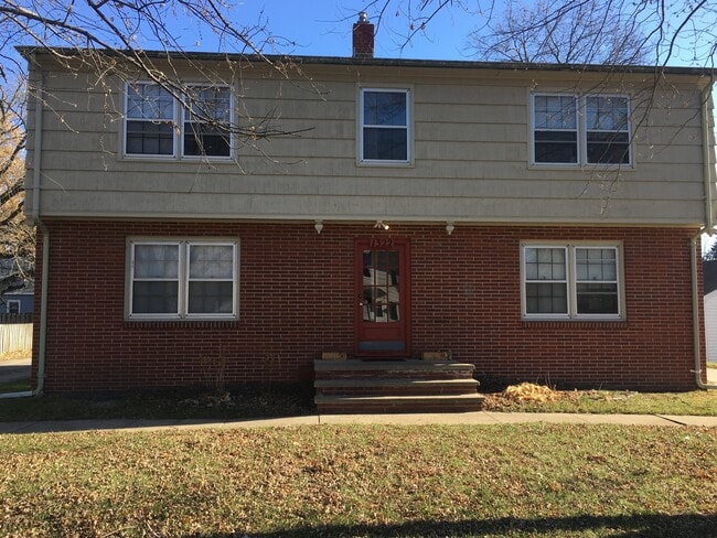 1322 Harding Ave, Unit 2 in Ames, IA - Building Photo - Building Photo