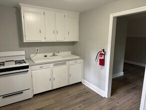 114 Park Ave-Unit -2nd Floor in Collingswood, NJ - Building Photo - Building Photo