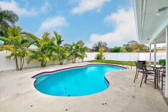 2589 Sunny Breeze Ave in Largo, FL - Building Photo - Building Photo