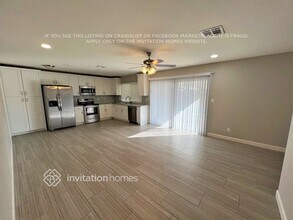 2461 E Manhatton Dr in Tempe, AZ - Foto de edificio - Building Photo