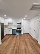 9913 Porto Rico Rd in Houston, TX - Foto de edificio - Building Photo