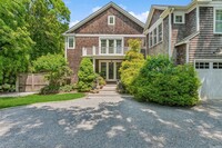 5 Lauras Ln in East Hampton, NY - Building Photo - Building Photo