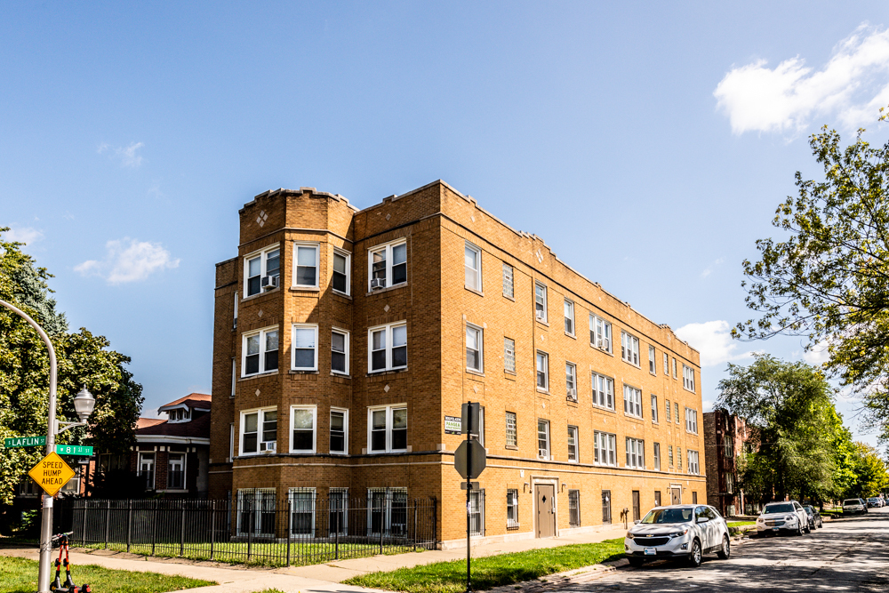 8057 S Laflin Ave in Chicago, IL - Foto de edificio