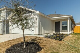 3870 Trail de Paris in New Braunfels, TX - Building Photo