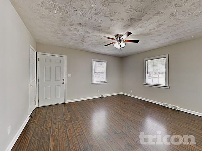 4300 Oak Forest Dr in Charlotte, NC - Building Photo - Building Photo