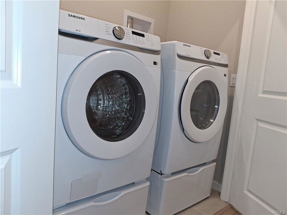 109 S Laxore St in Anaheim, CA - Building Photo