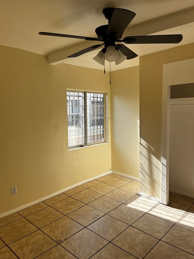 1358 E 42nd Pl, Unit B