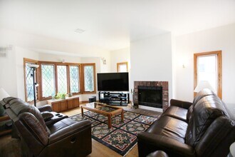 10830 Fairbanks Way in Culver City, CA - Building Photo - Building Photo