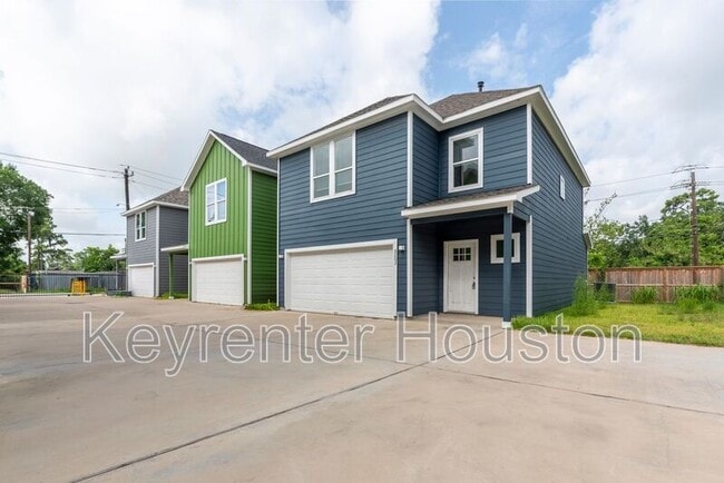 property at 8203 Woodlyn Rd