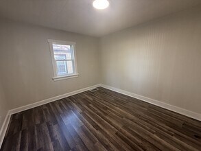2804 Kenmore Ave in Rockford, IL - Building Photo - Building Photo