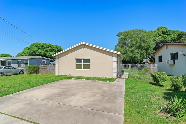 1340 W 35th St, Unit 15