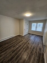 420 W Hickory St, Unit A in Carbondale, IL - Foto de edificio - Building Photo