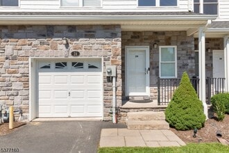 24 DeCroce Ct in Parsippany Troy Hills, NJ - Building Photo - Building Photo