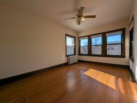 3501 N Greenview Ave, Unit 3 Apartments