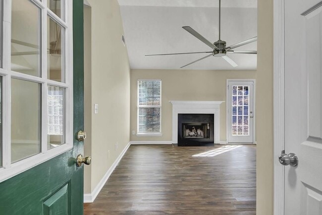 40 Elisabeth Way in Grantville, GA - Foto de edificio - Building Photo