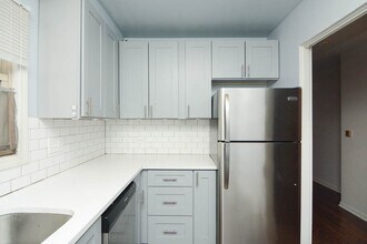 7319 N Rogers Ave in Chicago, IL - Building Photo - Building Photo