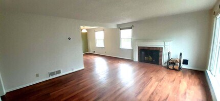 8011 Burke Ave N in Seattle, WA - Building Photo - Building Photo