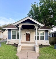 708 St Matthew St, Unit 25H in Gonzales, TX - Building Photo