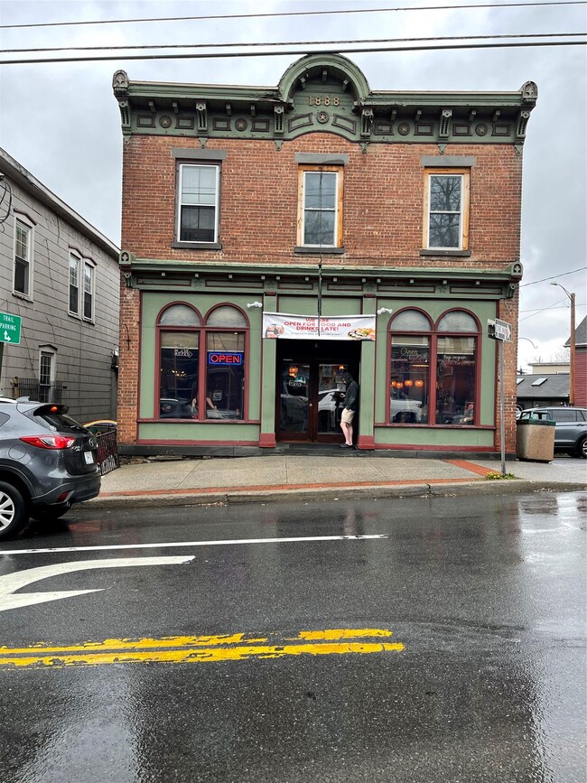59 Main St in New Paltz, NY - Foto de edificio - Building Photo