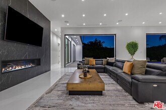 20141 Wells Dr in Los Angeles, CA - Building Photo - Building Photo