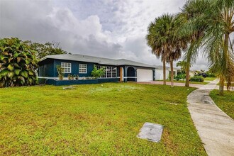 22500 Labrador St in Boca Raton, FL - Building Photo - Building Photo