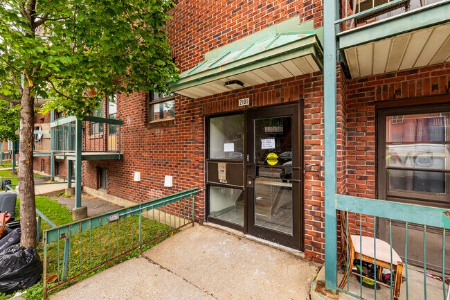 2101-2121 Fullum Rue in Montréal, QC - Building Photo - Building Photo