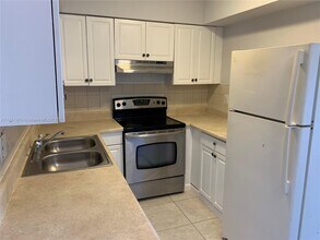 801 SW 7th St-Unit -A in Pompano Beach, FL - Building Photo - Building Photo