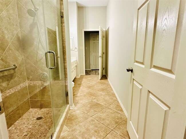 property at 5643 Walnut Glen Ln