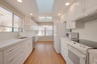 1828 Caminito Ascua in San Diego, CA - Foto de edificio - Building Photo