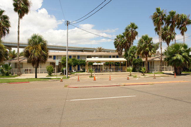 2801 N Surfside Blvd in Corpus Christi, TX - Building Photo - Building Photo