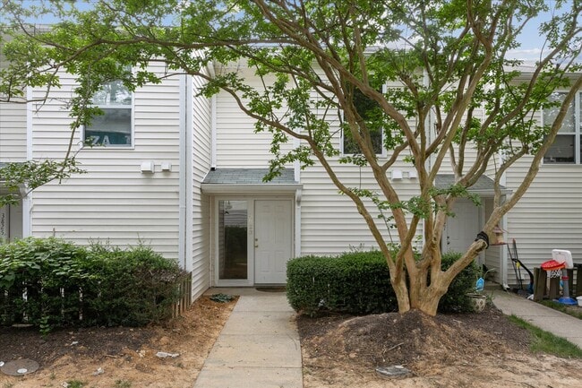 property at 3823 Staffordshire Ln
