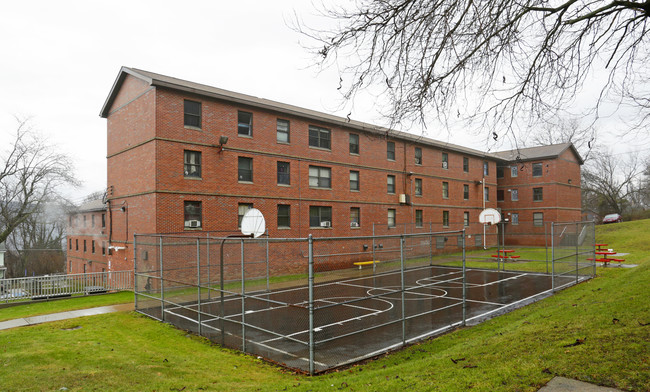 Mount Washington Apartments in Beaver Falls, PA - Foto de edificio - Building Photo