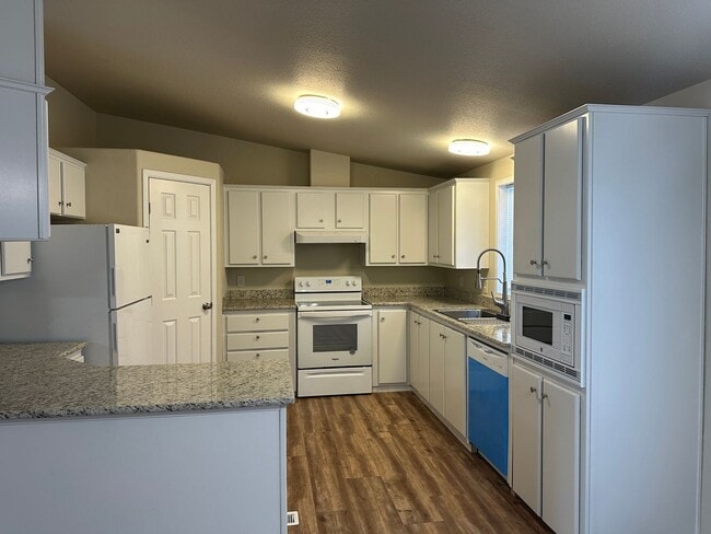 8278 24th St in White City, OR - Building Photo - Building Photo