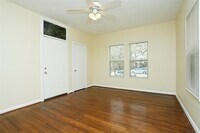 511 W Gray St photo'