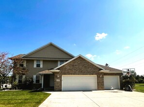 Duplex in Howard or Green Bay in Howard, WI - Building Photo - Building Photo