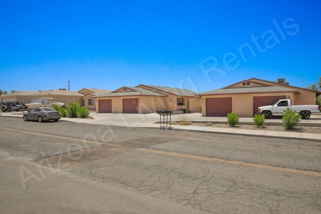 2050 Magnolia Dr in Lake Havasu City, AZ - Building Photo - Building Photo