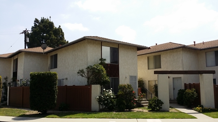 660-706 W Gonzales Rd in Oxnard, CA - Building Photo