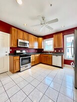 102 Salem St, Unit 2R in Malden, MA - Building Photo