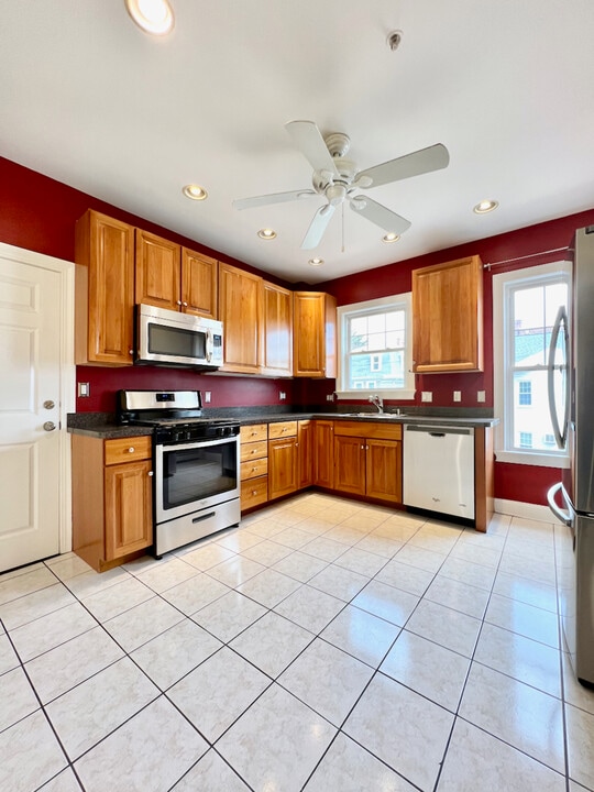102 Salem St, Unit 2R in Malden, MA - Foto de edificio
