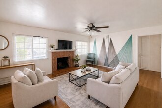 5223 E Falls View Dr in San Diego, CA - Building Photo - Building Photo