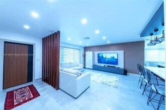1221 W Camino Real in Boca Raton, FL - Building Photo - Building Photo