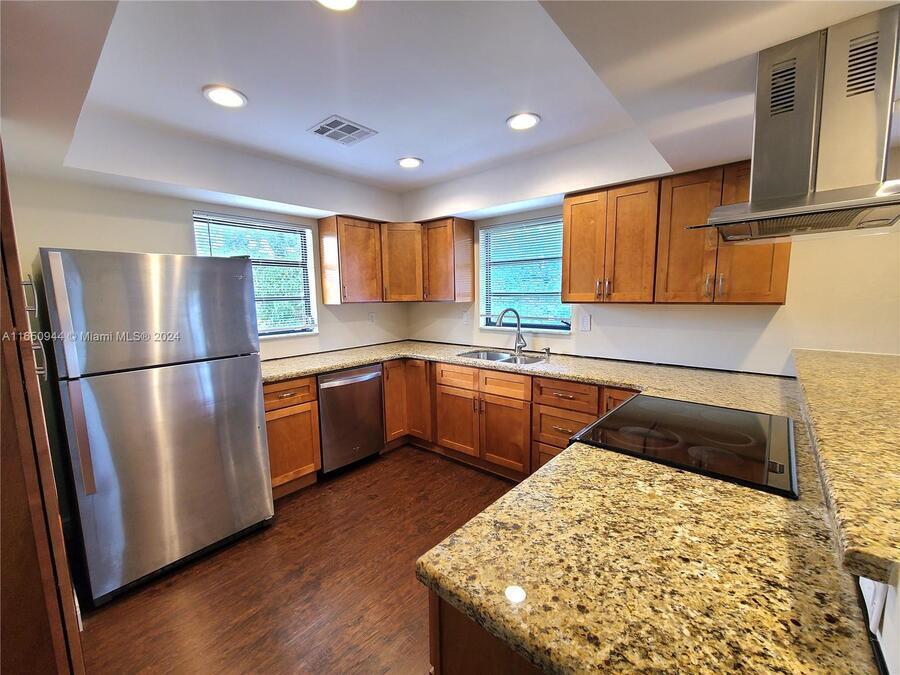 511 SW 15th St-Unit -B in Fort Lauderdale, FL - Building Photo