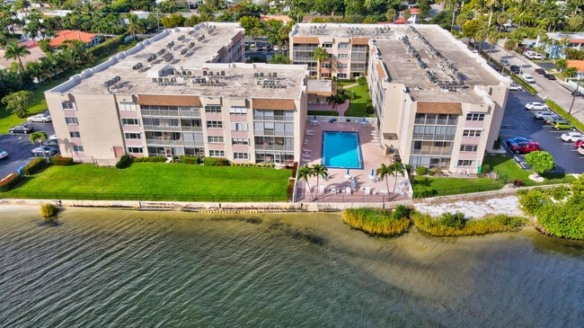property at 1502 S Lakeside Dr
