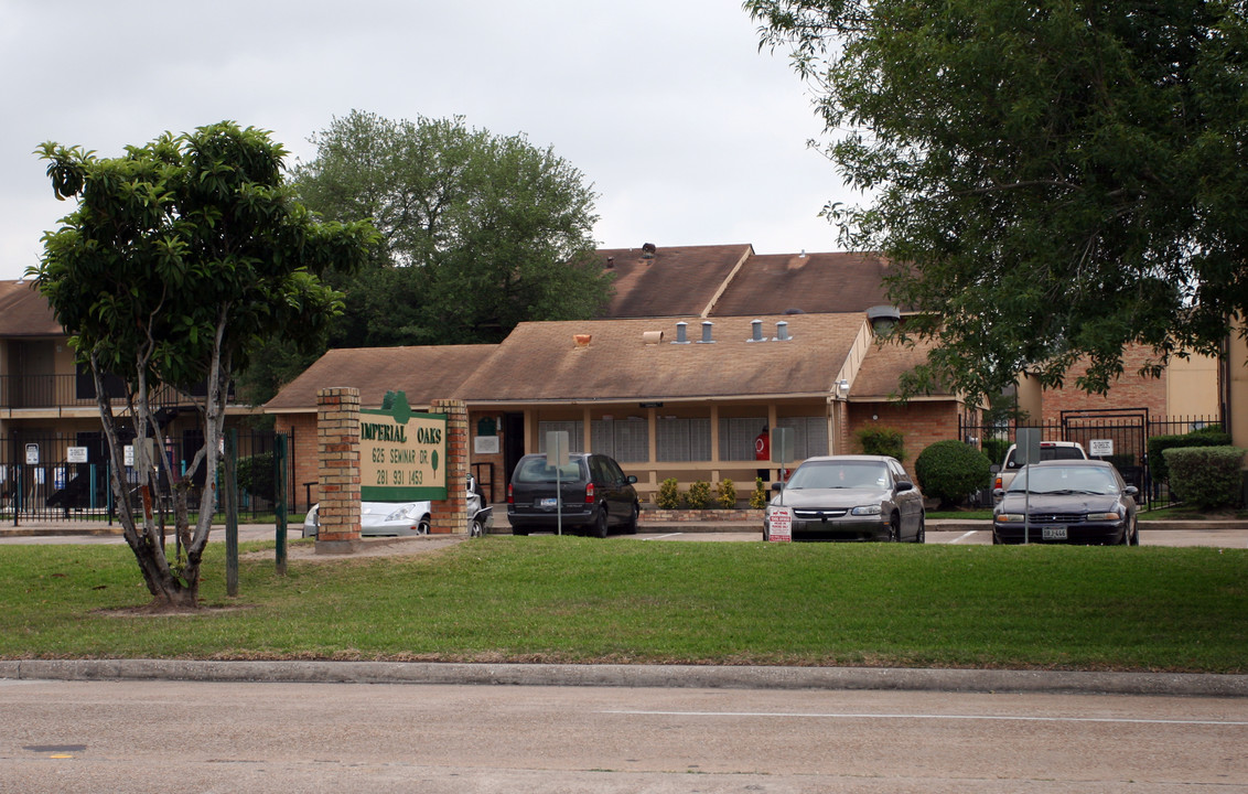 Imperial Oaks in Houston, TX - Foto de edificio