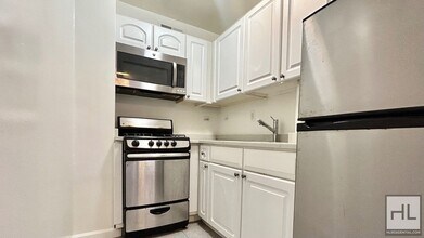 EAST 63 STREET in New York, NY - Building Photo - Building Photo