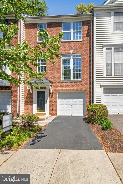 4037 Fairfax Center Hunt Trail in Fairfax, VA - Building Photo - Building Photo